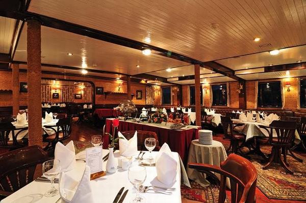 Du thuyền Emeraude 37 cabin